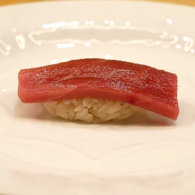 Ishimaru: Edomae-Sushi als Omakase am Tresen mit acht Plätzen