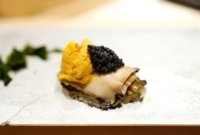 Sushi Ei: unkonventionelles Omakase mit großer Sake-Auswahl