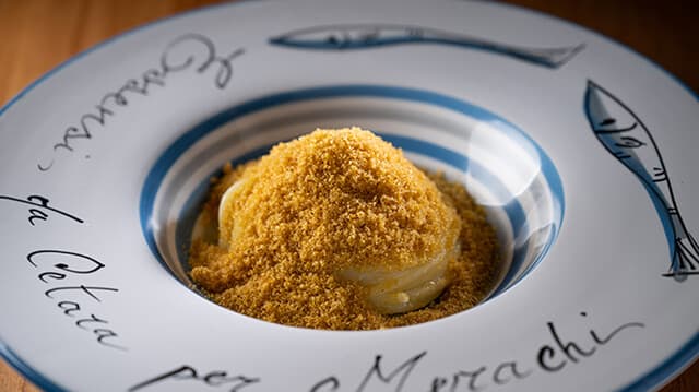 merachi: Italienische Küchentheke mit Live-Pasta
