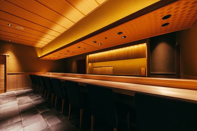 Sushi Yuu: Theatralisches Omakase-Sushi