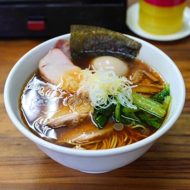Raamen Mu: Hühner-Shoyu-Ramen an der Theke