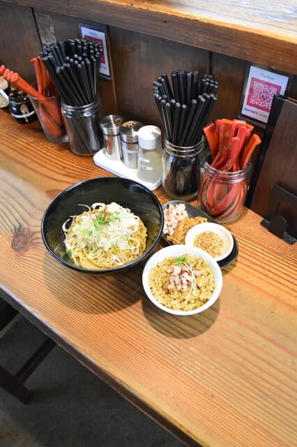 Kaigara Ya: kräftiges Austern-Ramen und Muschelreis