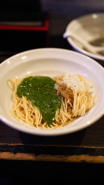 Hetchikan Fukutomichou honten: Niboshi-Ramen und abends Sake-Bar