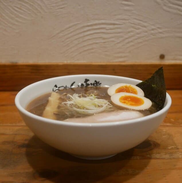 Rishiri Ramen Miraku Shinyokohama raamen hakubutsukan ten: Ramen mit Rishiri-Kombu