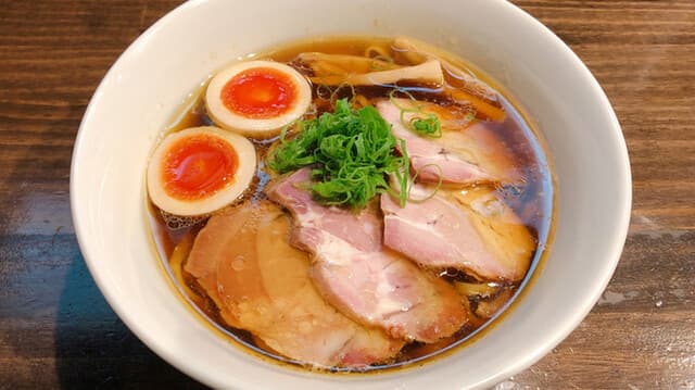 Sakurai Chuka Soba Ten: klare Shoyu-Ramen mit Handnudeln