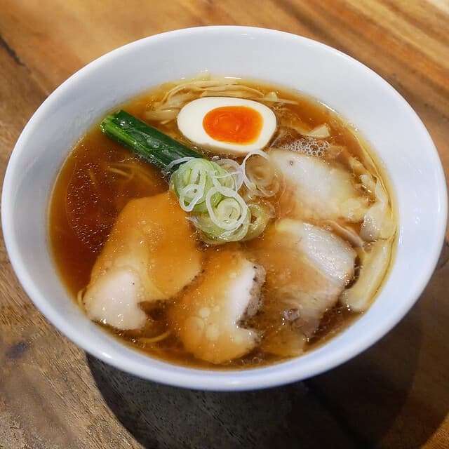 Ramen Free Birds: klare Hühner-Ramen mit Shoyu und Shio