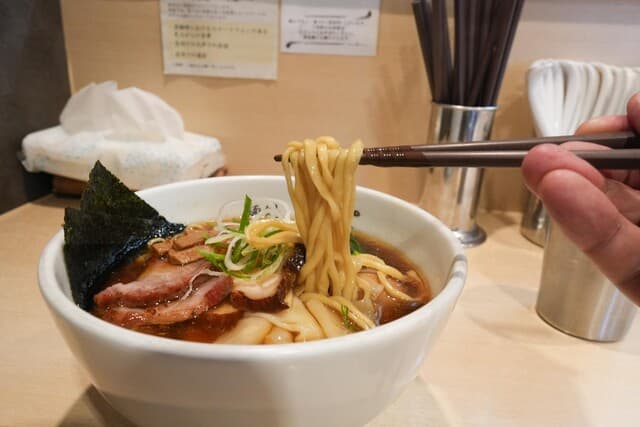 Men Dokoro Akimoto: Bonito-Shoyu und Miso-Ramen nach Sapporo-Art