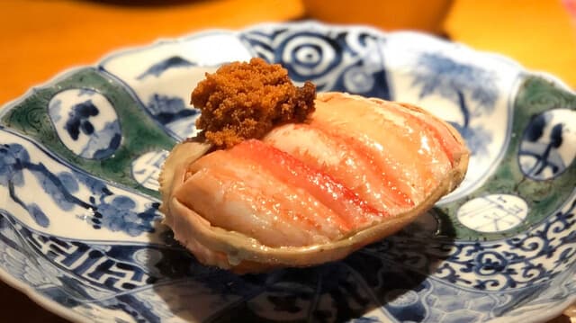 Otome Zushi: Sushi-Theke mit Fisch aus Hokuriku