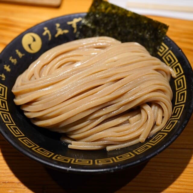 Chuka Soba Uezu: gehaltvoller Tsukemen mit speziellem Schweinefleisch