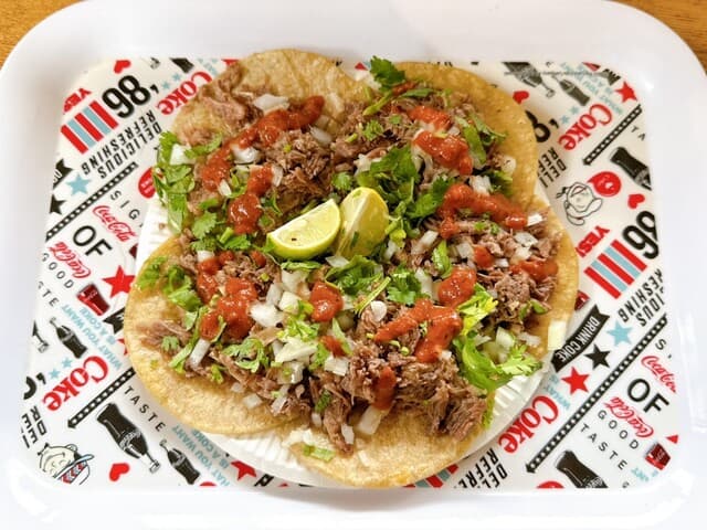 TACOS 3Hermanos Yamanakako: mexikanische Street-Tacos