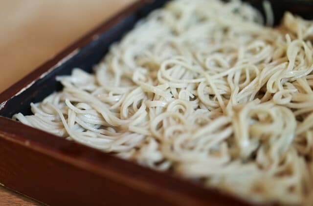 Yamasato no Soba Marutomi: Juwari-Soba im Waldhaus