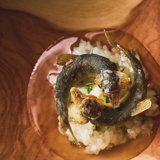 Makiyaki Kakehashi: japanisches Omakase vom Holzfeuer