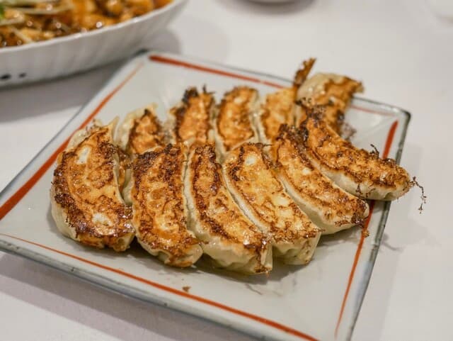 Ichiban: kantonesisch-sichuanesische Küche und Brühe-Gyoza