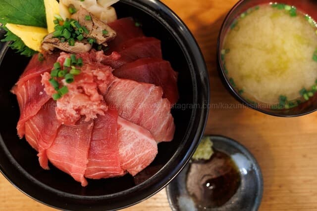 Shimizu Ko Minami: Donburi mit wildem Blauflossenthun