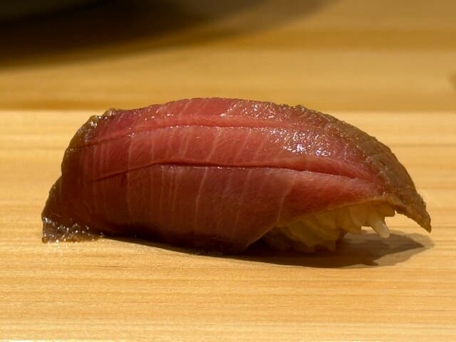 Sushi Itsuki: gereifte Sushi als Omakase an sechs Plätzen