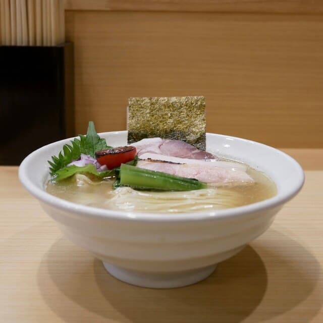 Chuka Soba Uosei: Komplexer Fisch- und Muschel-Ramen