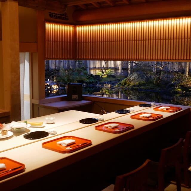 Fujisawa: Sushi-Omakase mit rund 25 Gängen auf Reisbasis