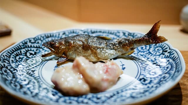 Yoshii: japanisches Omakase am Tresen mit sieben Plätzen