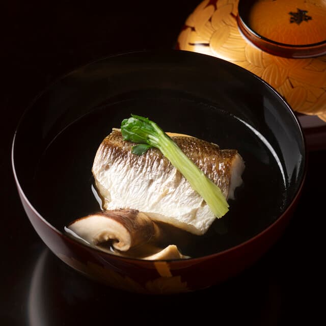 Hijikata: Kaiseki-Omakase am Tresen mit acht Plätzen