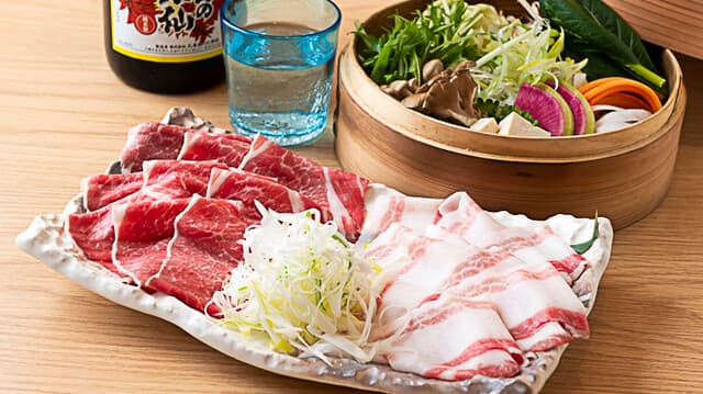 Okinawa Cuisine Agu Buta Shabu Shabu AGU-: Okinawa-Izakaya mit Agu-Schwein