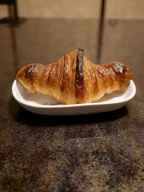Le Sucre Coeur Kishibe: Krustenbrot, Croissants und Crêpes