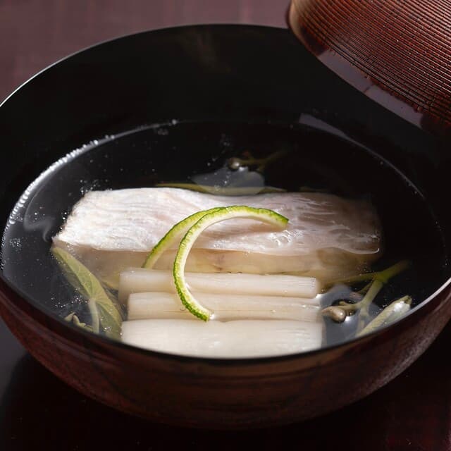 Ryoriya Inaya: raffiniertes monatliches Omakase