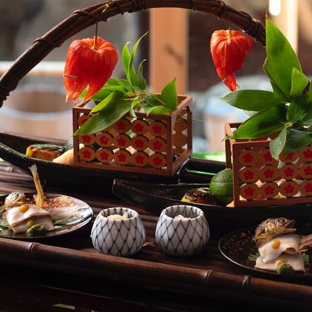 Fushimi Cho Kakoi Yama: theatralisches Kaiseki aus Osaka