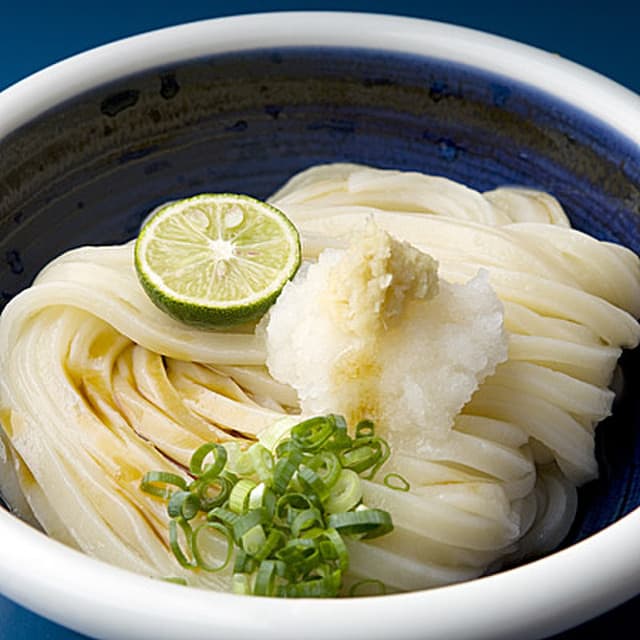 Honkaku Teuchi Udon Okasen: handgeschnittene Udon mit Tempura