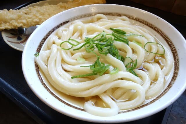 Utsumi Udon: feste Sanuki-Udon zur Selbstbedienung