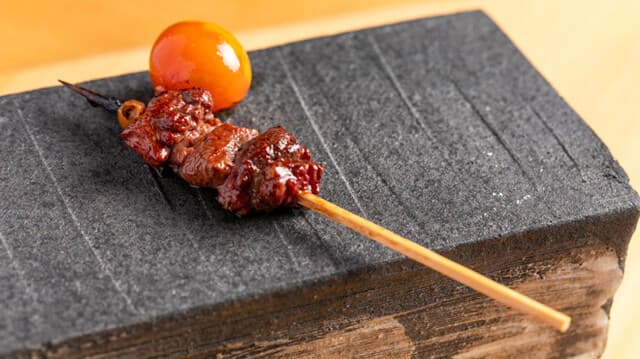 Yakitori Mako: Omakase-Yakitori über Binchōtan-Kohle