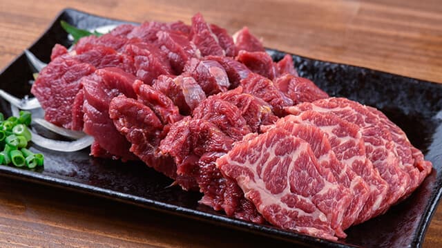 Basashi Senmon Ten Takechan Takasago ten: Frisches Pferde-Sashimi