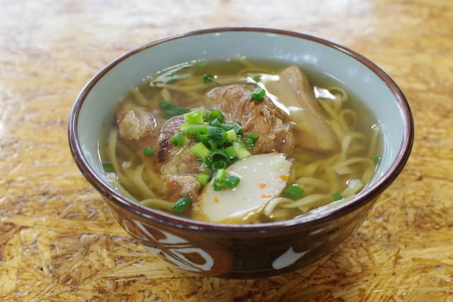 Yunami Sakashita ten: hausgemachte Okinawa-Soba