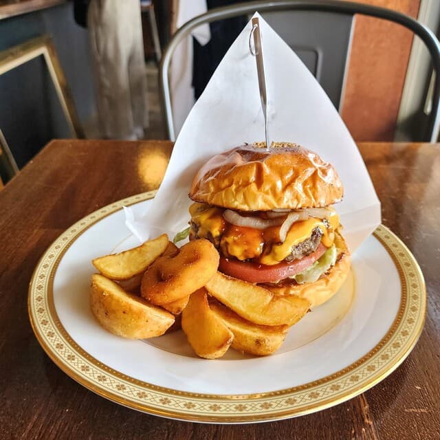 Ralph's Burger Restaurant: handgemachte Burger nach amerikanischer Art